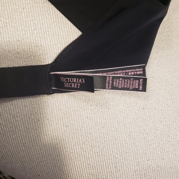 Victoria's Secret Bra Women's Size 34 Black Lined - Perfect Shape Model. - Picture 5 of 7